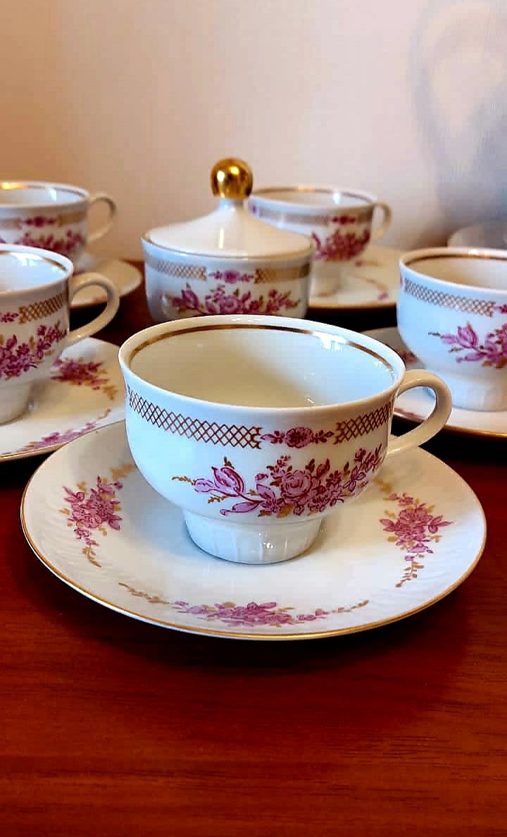 Продам фарфоровый сервиз на 12 персон, ГДР.