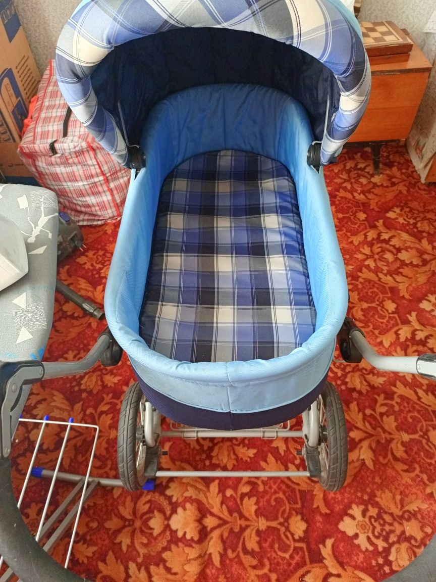 Продам детскую коляску 2 в 1