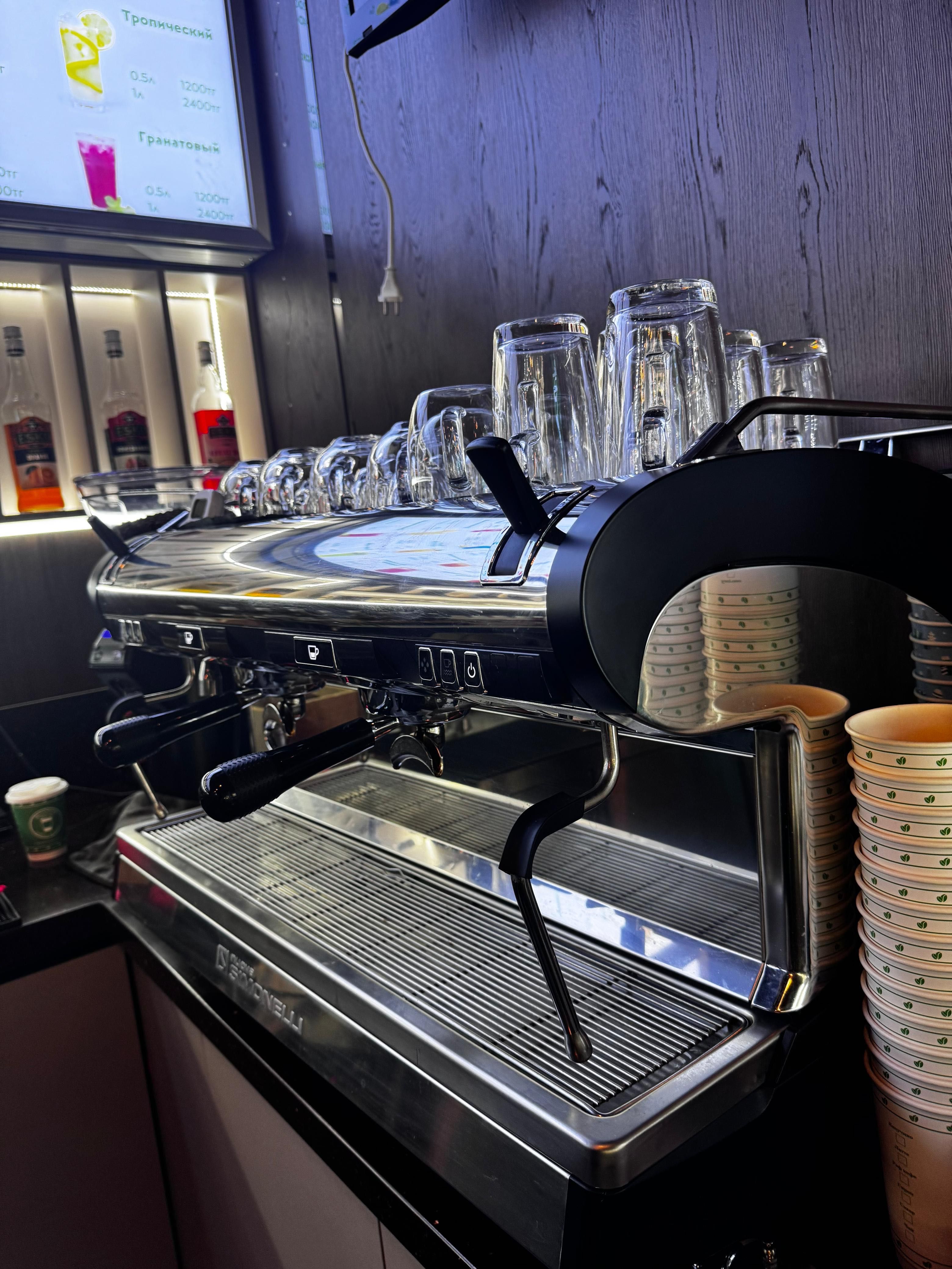 Продам кофемашину «Nuova Simonelli Aurelia WAVE 2gr S высокие группы»