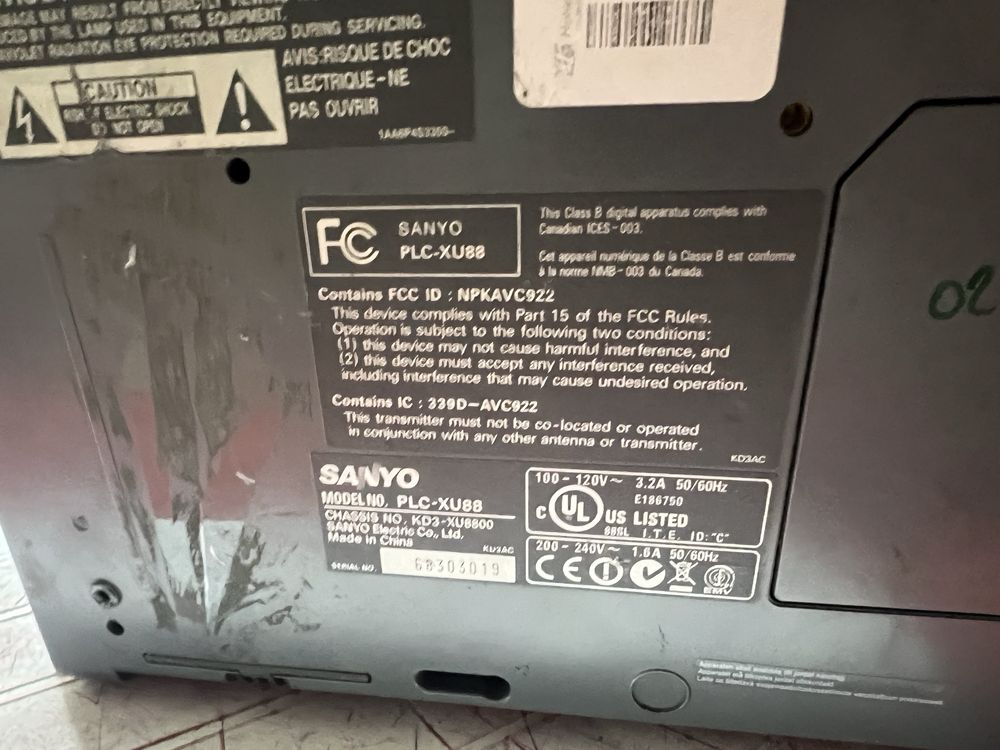 Проектор  Sanyo есть 3-шт