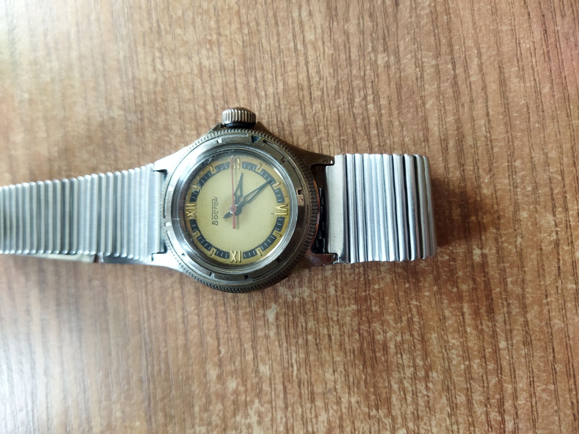 Продам часы механические.