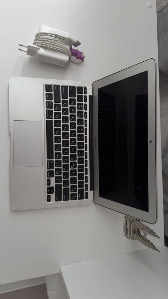 Продам Macbook Air 11 (макбук)  Mid 2012
