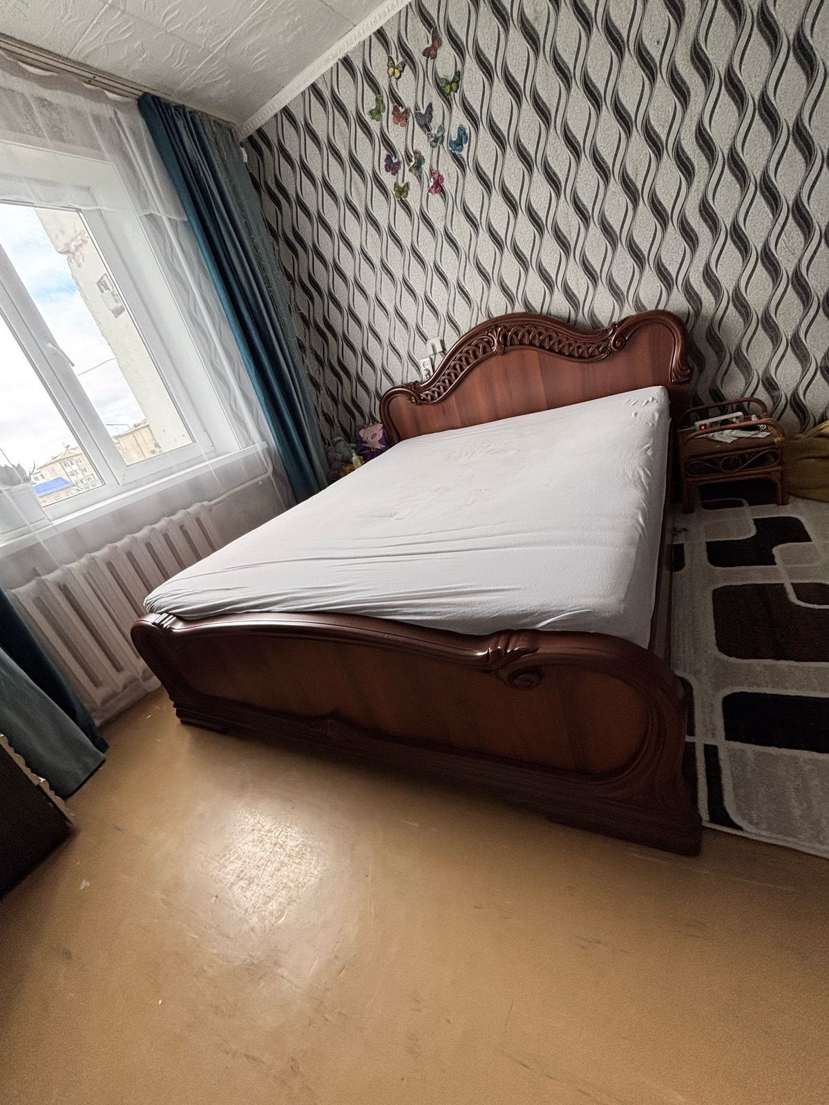 Продам кровать с матрасом