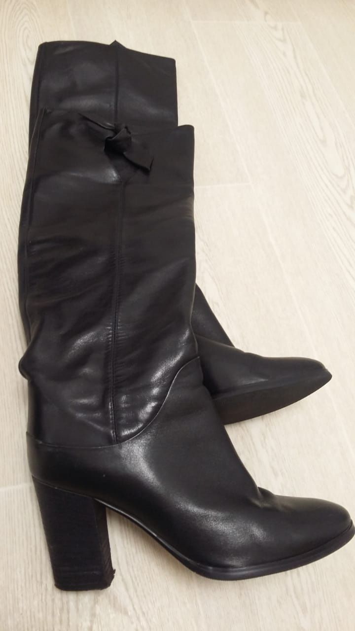 Продам сапоги кожаные. (Баскони).Размер: 37. Цена: 25000. Почти новые.