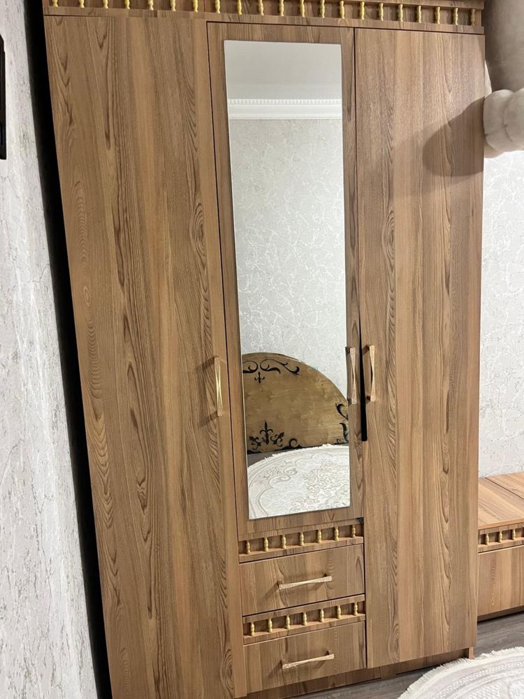 Продам спальный гарнитур,