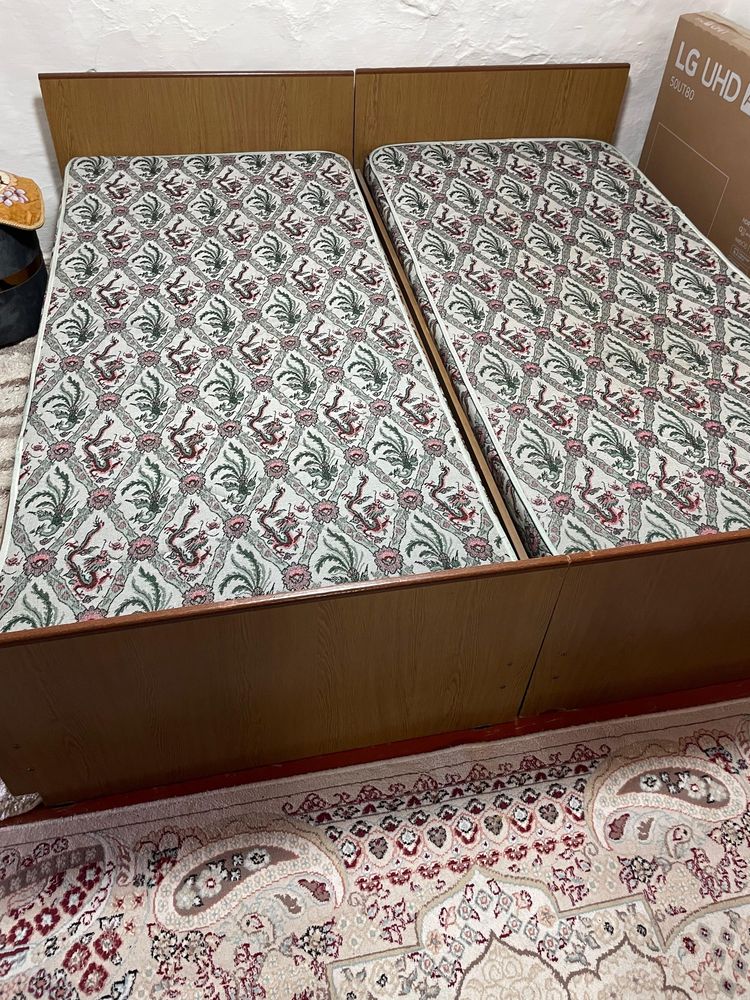 Продам кровать с матрасом