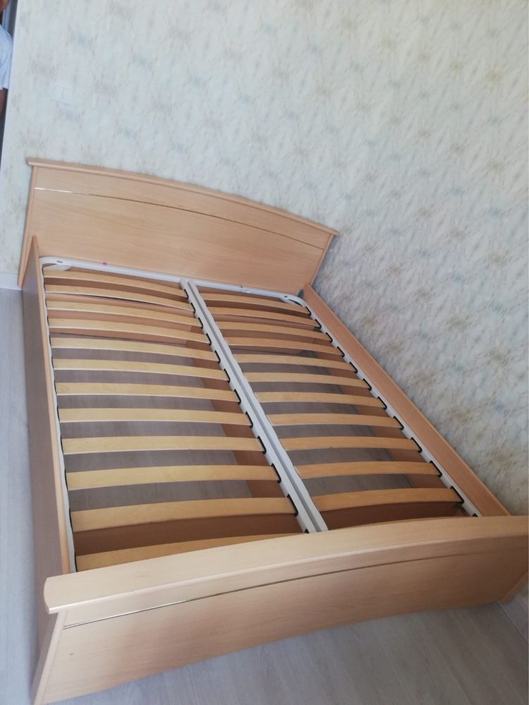 Спальный гарнитур (кровать, шкаф, 2комода