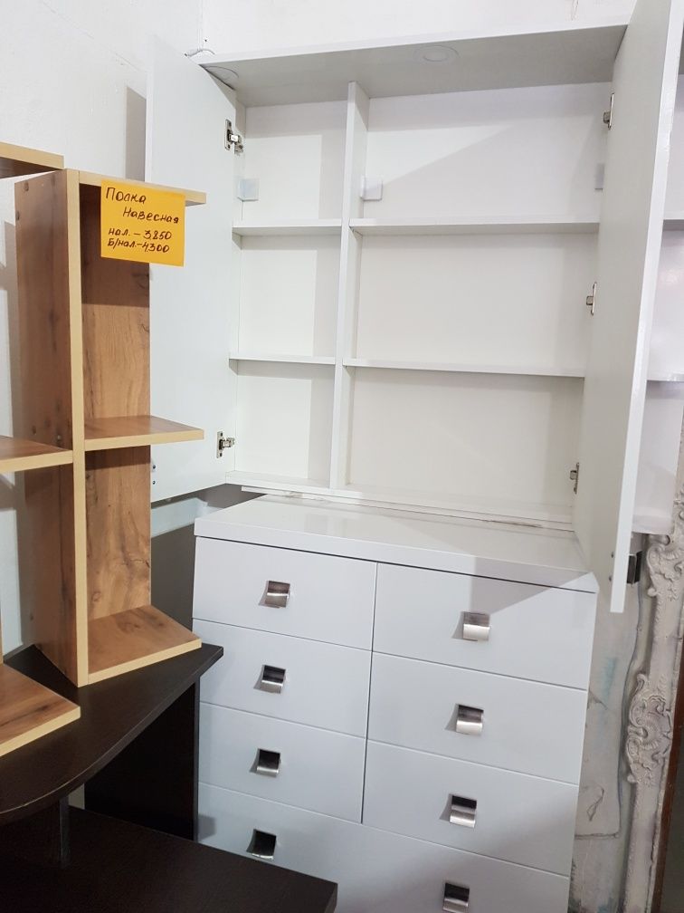 В продаже комоды разных расцветок и размеров