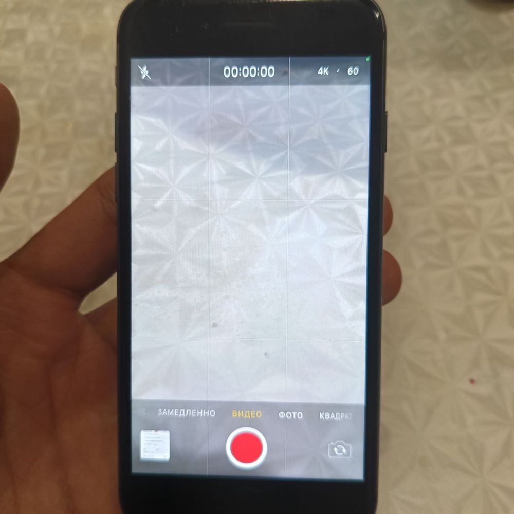 продаю iphone 8.