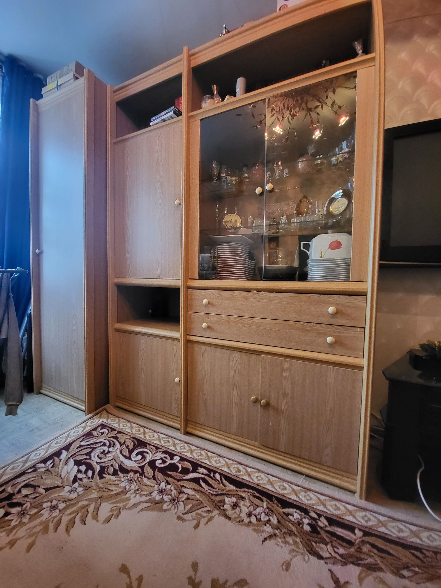 Продам стенку, есть ещё вещи звоните или через ватсап