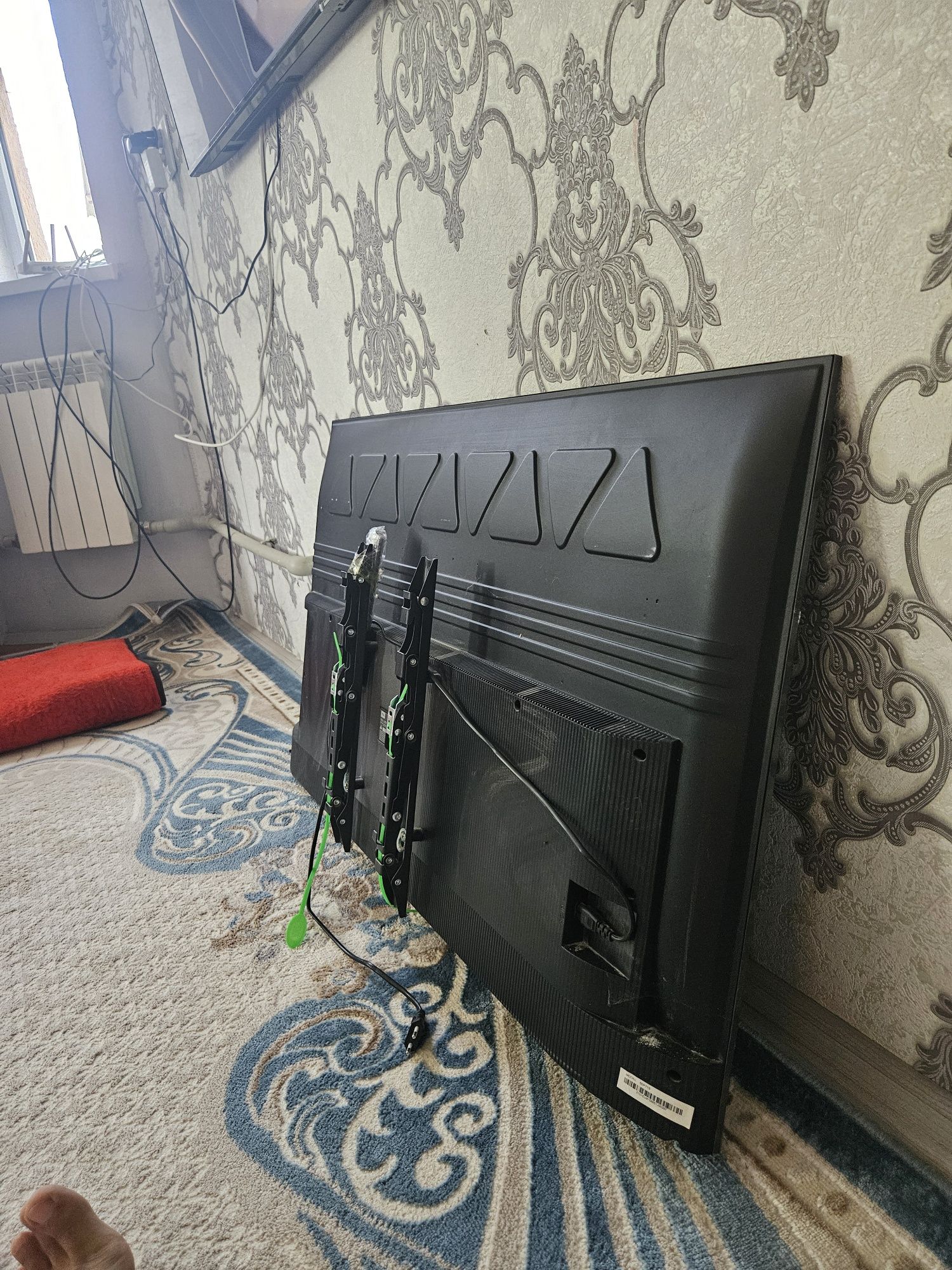 Продаеться телевизор ТCLСL