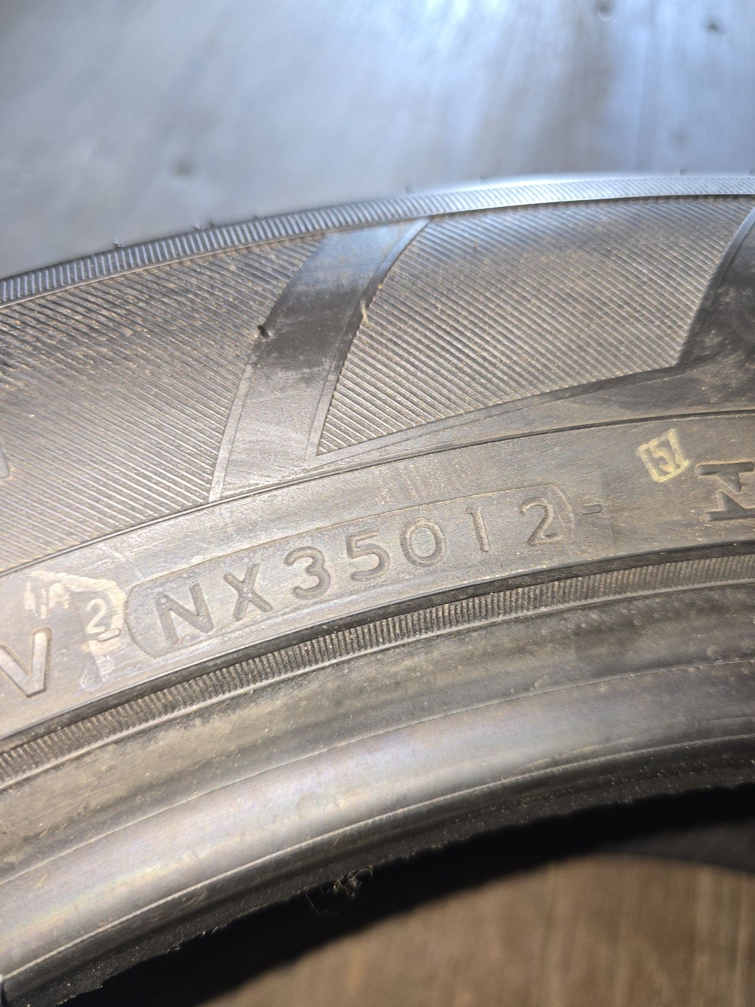 Продам летние шины 255/50/R20 Yokohama