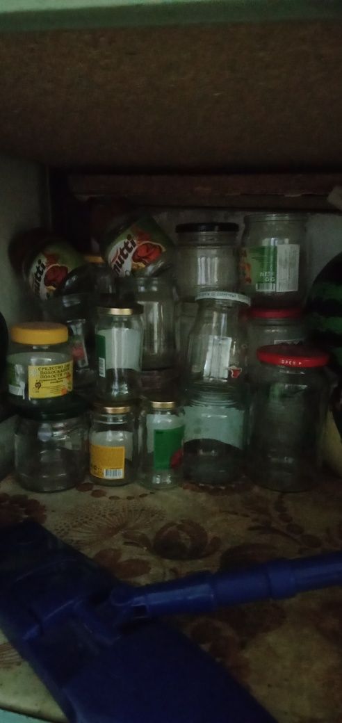 Продам банки 2-х, 3-х литровые
