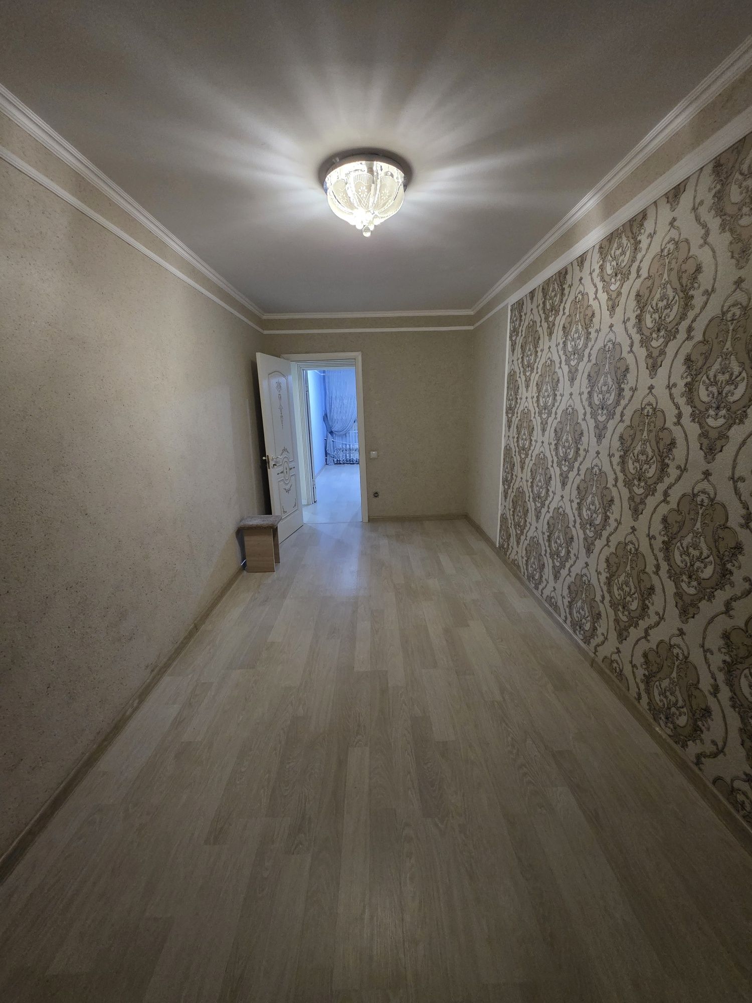 Продам 3х комнатная квартира 4 этаж. Гагарина Республика