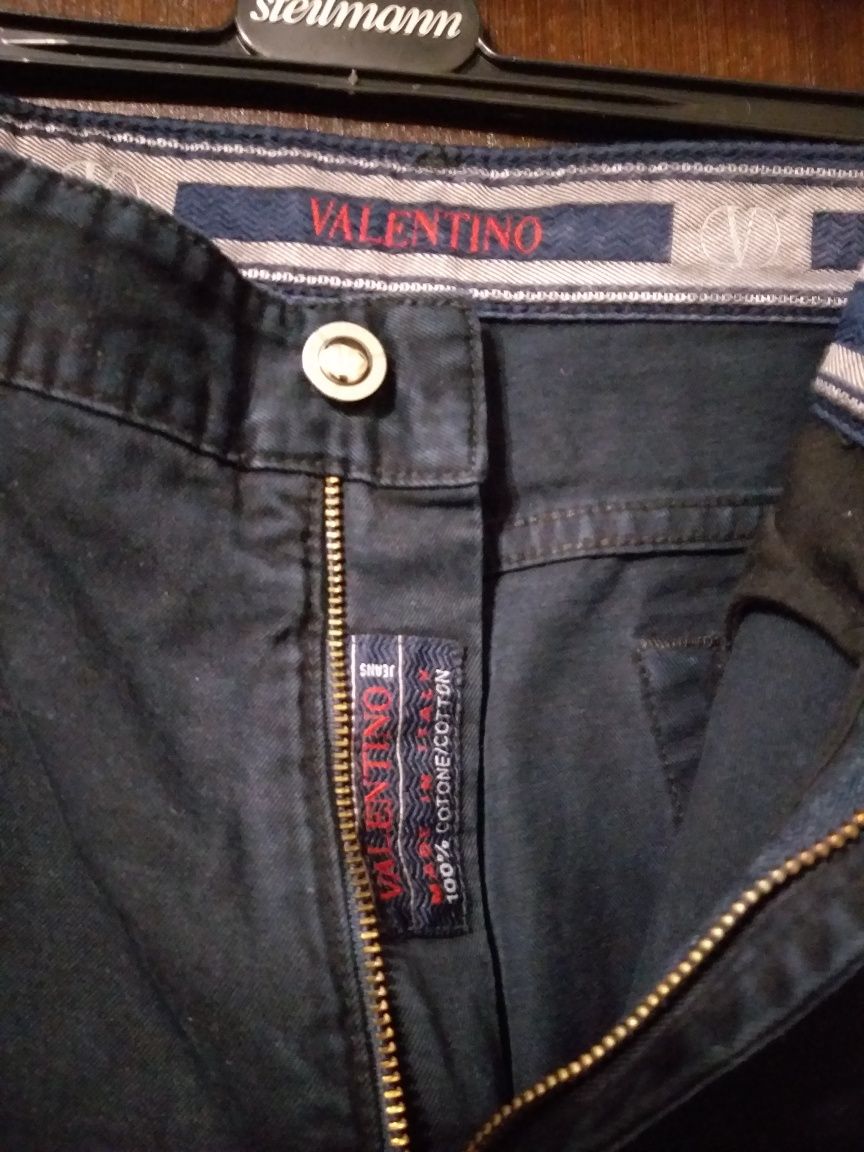 Брендовые джинсы от Valentino