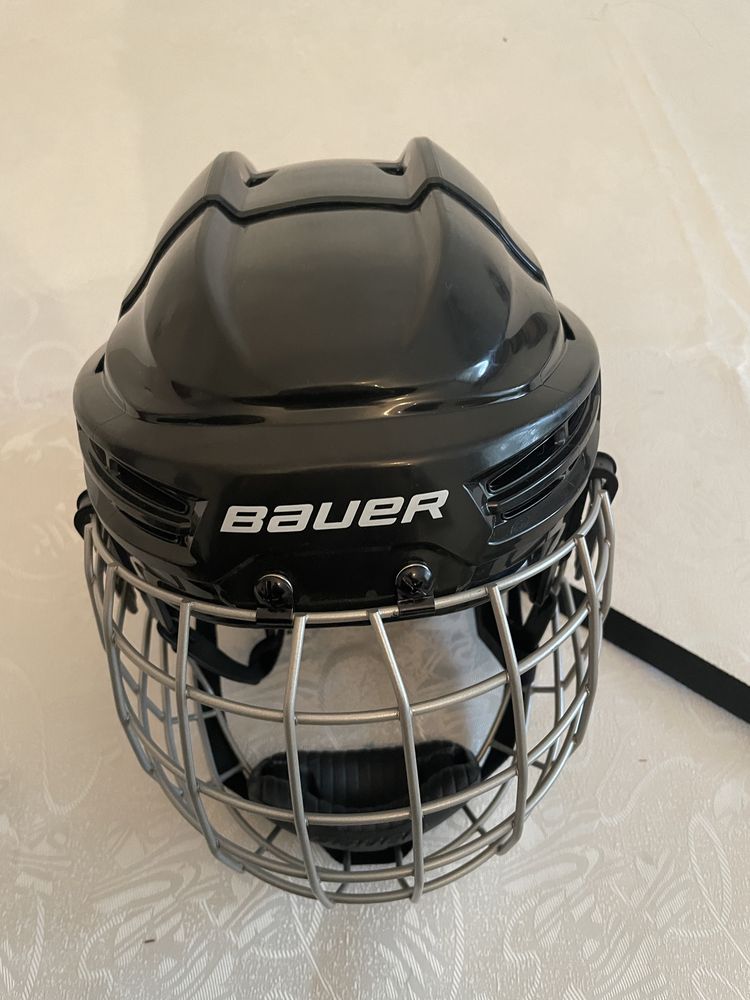Продам шлем Bauer