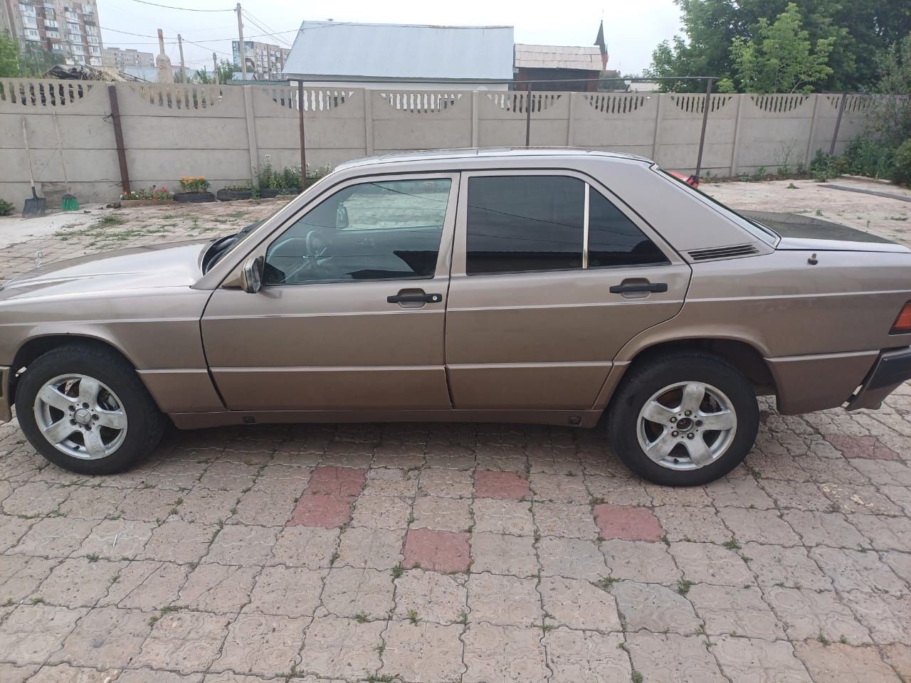 Продам мерс 190 торг есть небольшой