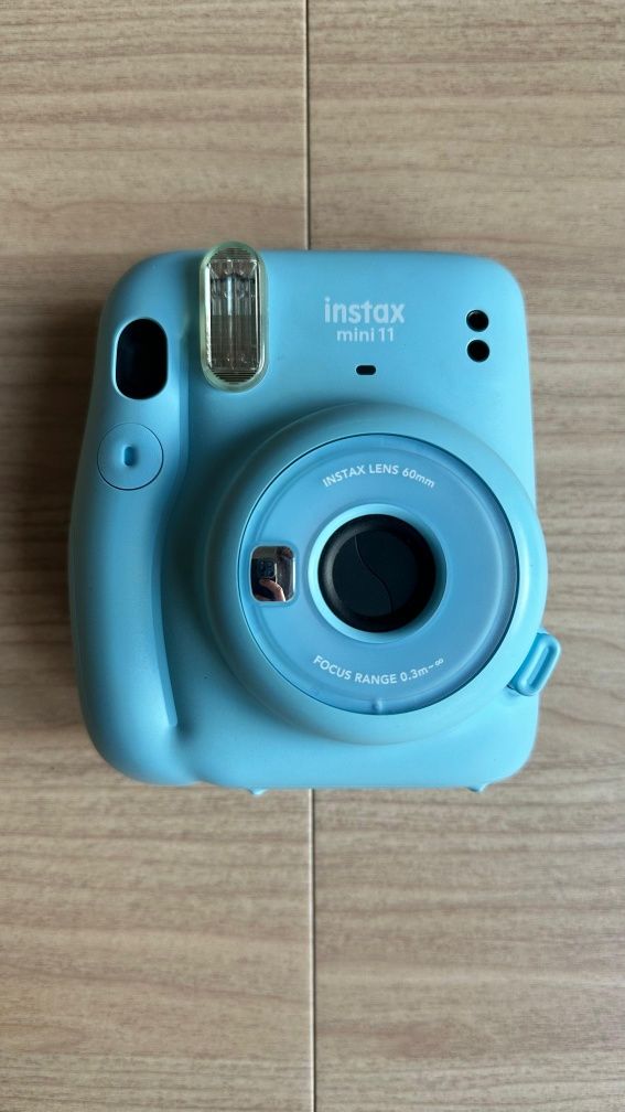 Продам Instax Mini 11, голубой — отличное состояние
