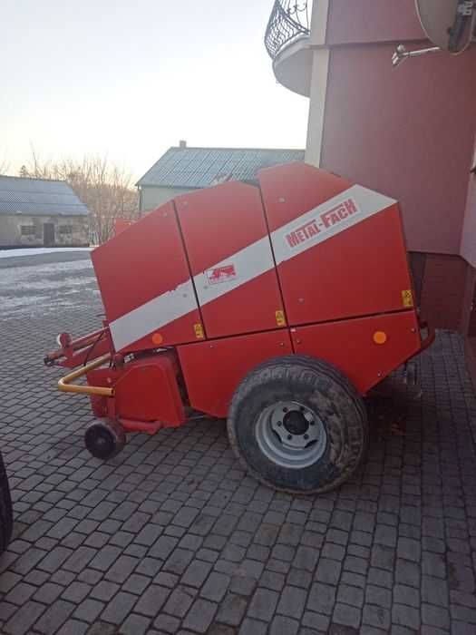 польские пресс-подборщики metal-fach z562