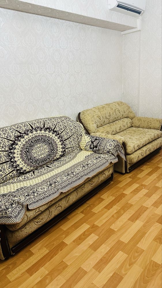 Продам комплект диванов и кресло