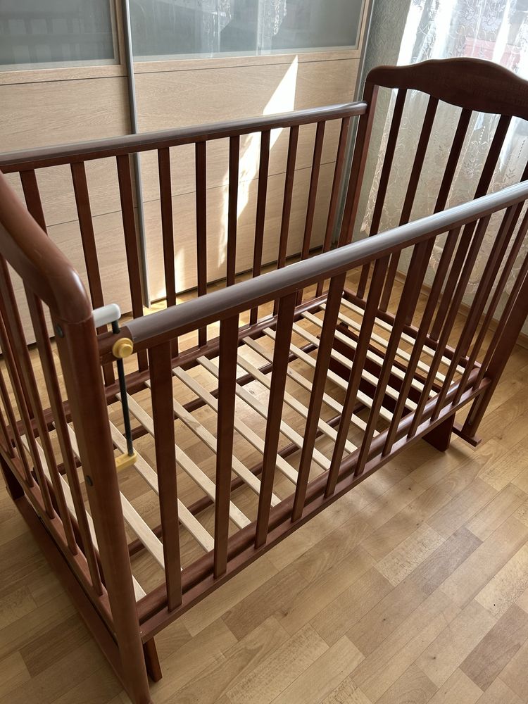 Продам детскую кроватку б/у в отличном состоянии.