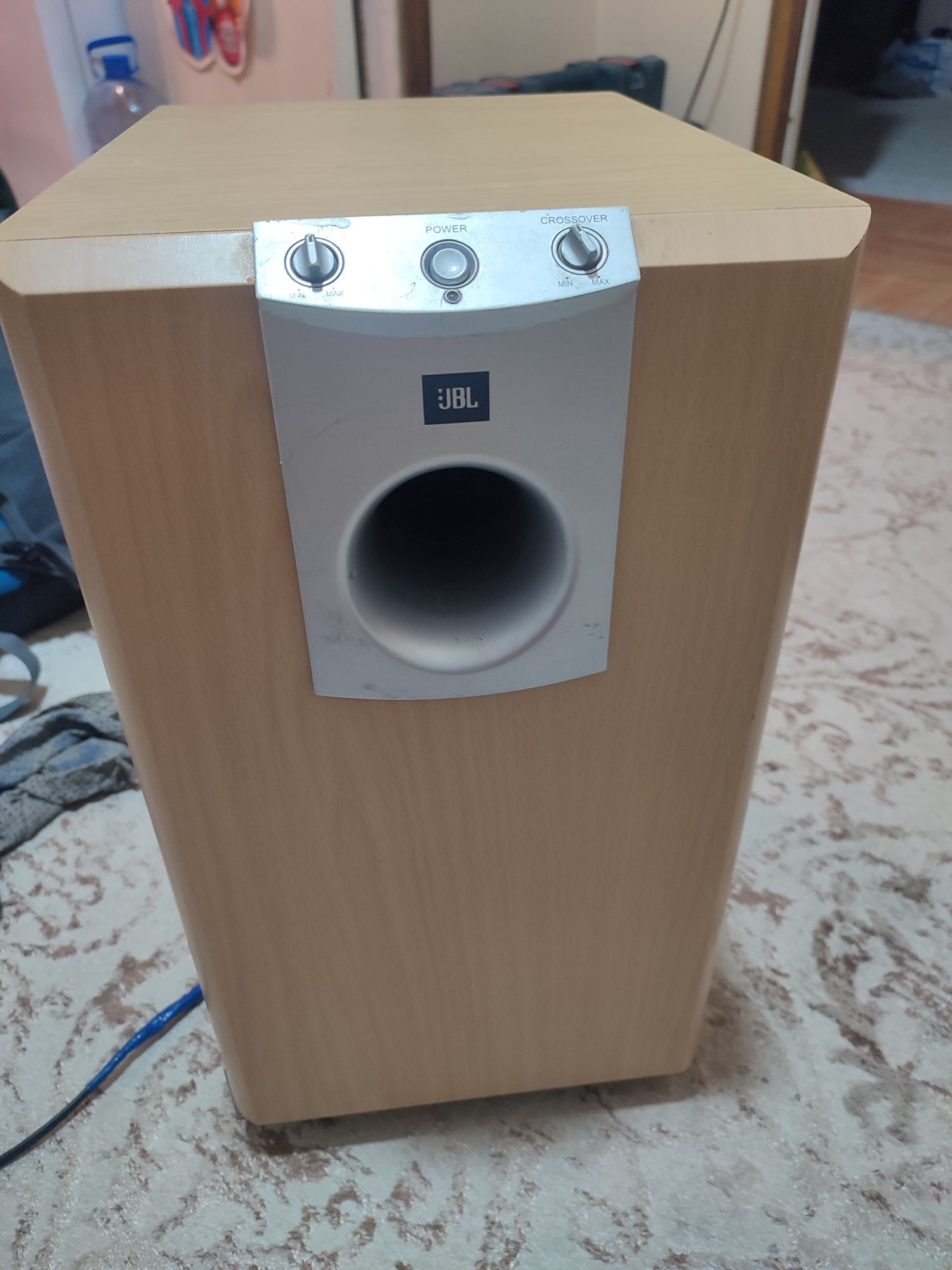 Продам сабвуфер JBL SCSSUB