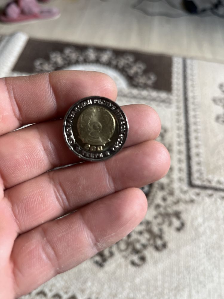 Продам монету 80 лет юбилейную