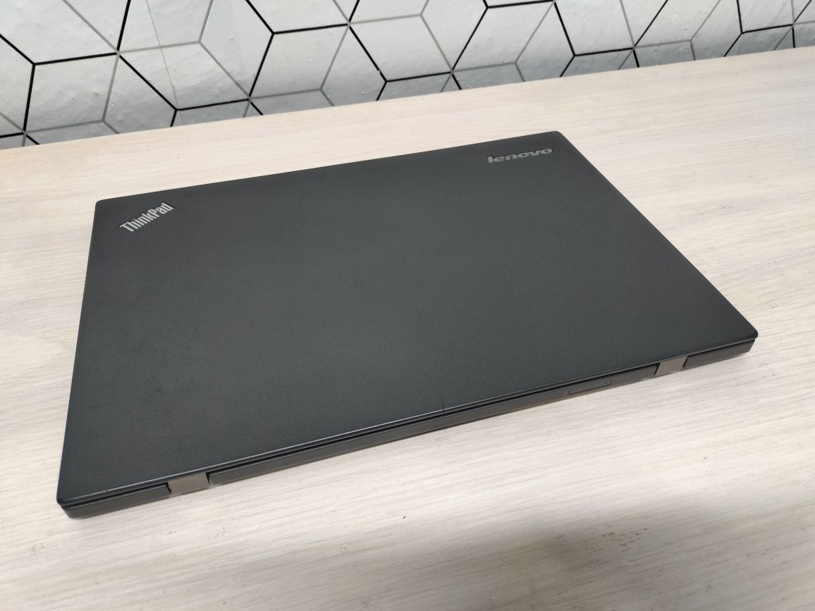 Продаю брендовый ноутбук Lenovo ThinkPad в отличном состоянии