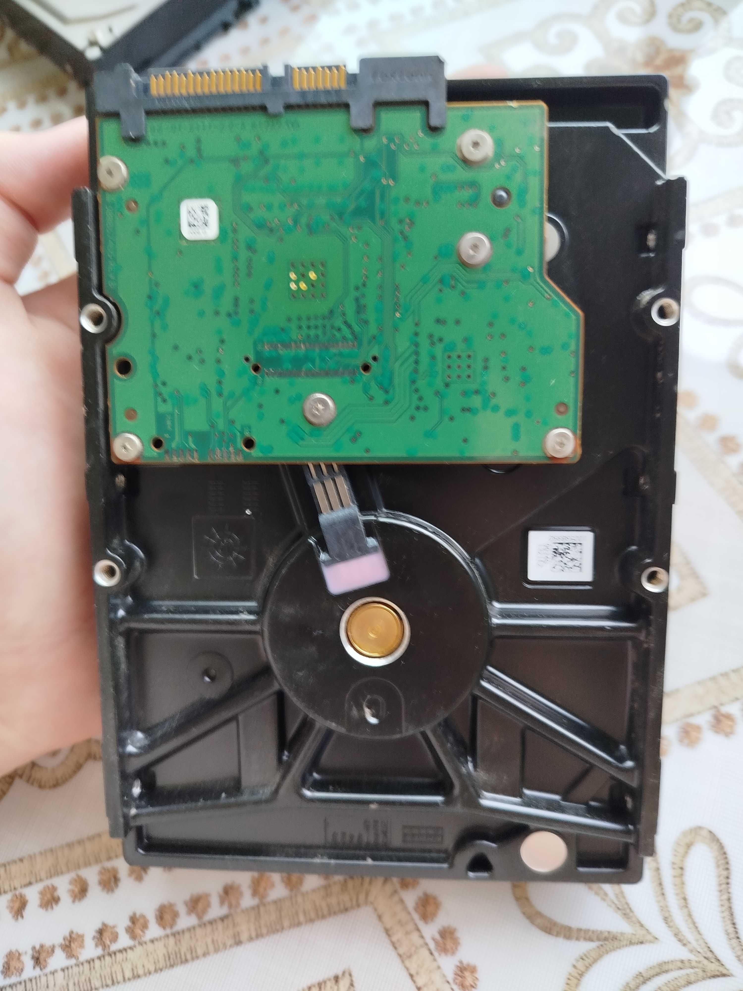 Жёсткий диск Seagate barracuda на 1000гб