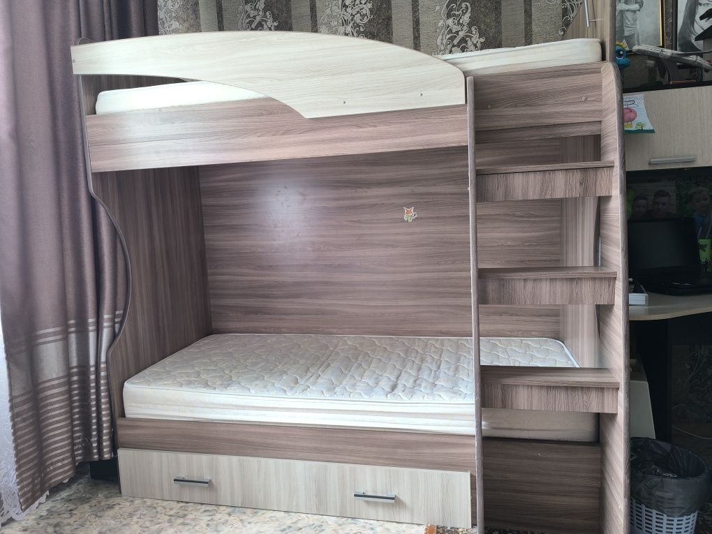 Двухьярусная кровать