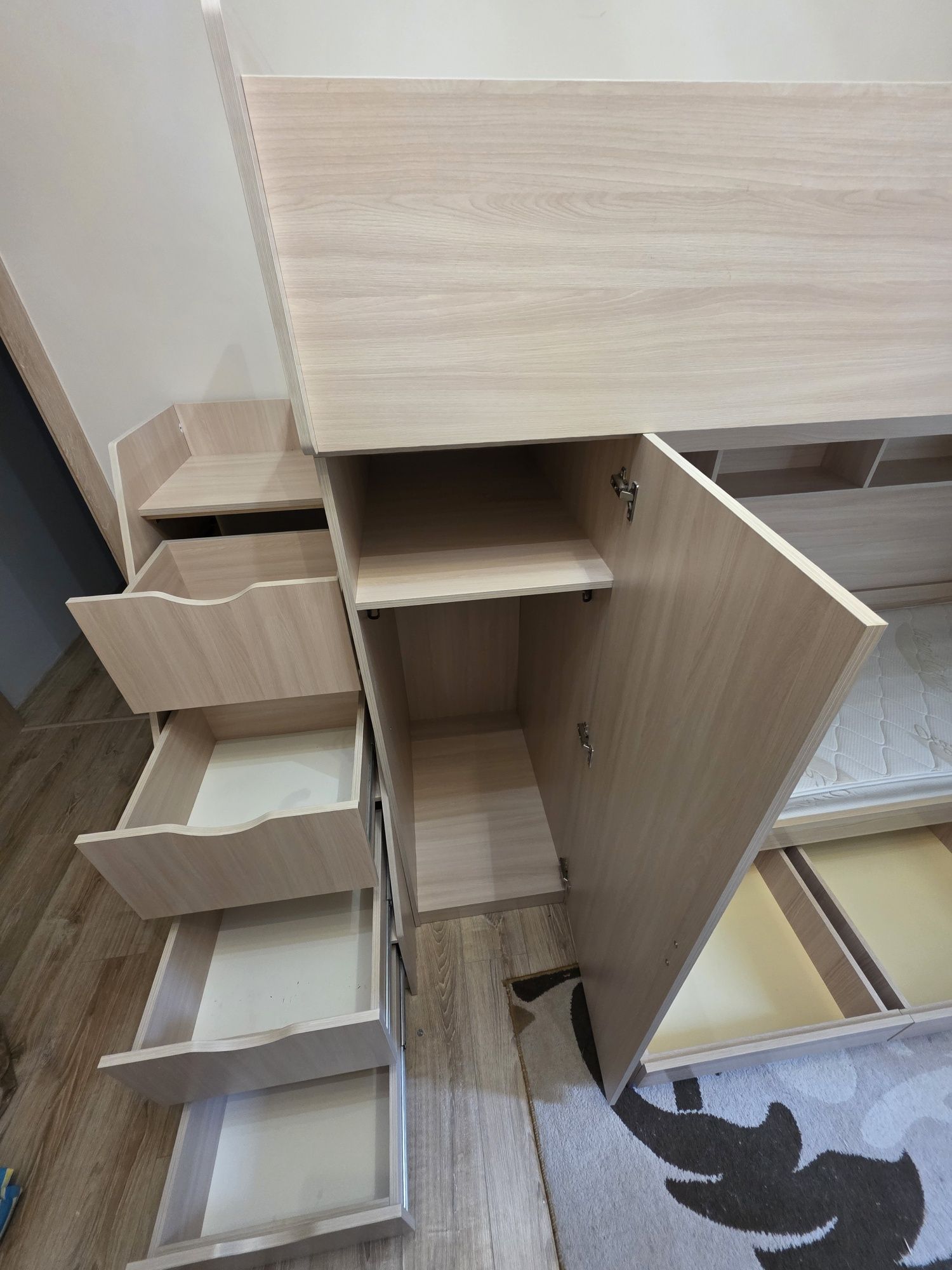 Продам! Двухярусная кровать!