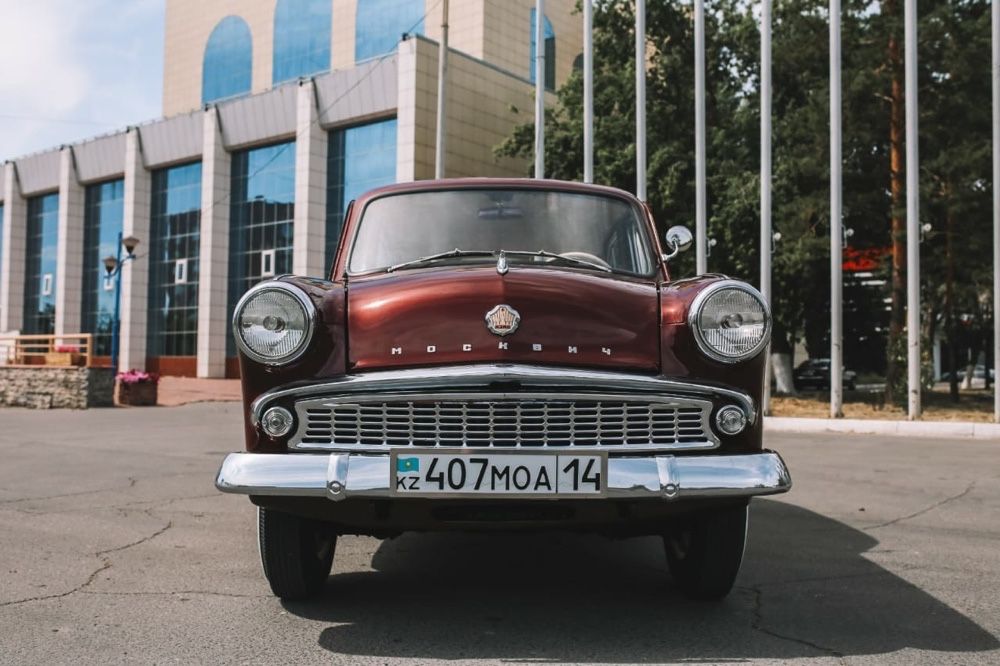 Ретро автомобиль Москвич-407