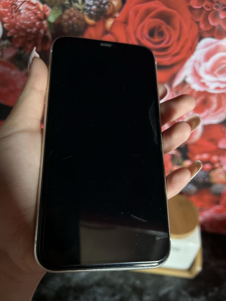 iPhone 11 на 128гб цвет белый