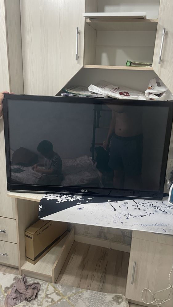 Продаю телевизор LG 42 дюйма (модель 42PJ350R-ZA)