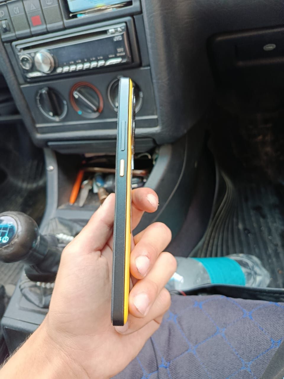 Продам poco x6 pro жёлтого цвета
