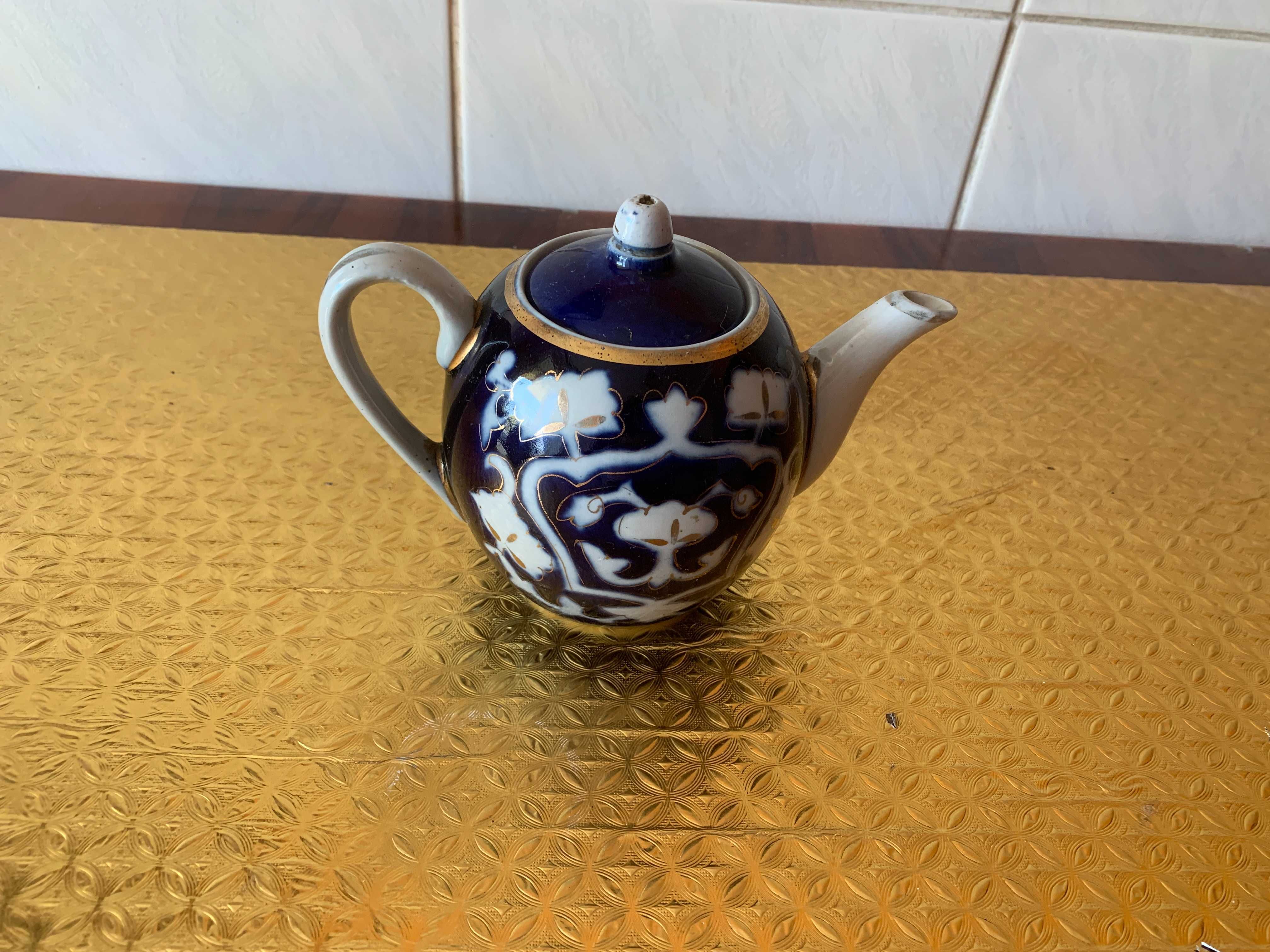 Продам чайники заварные из фарфора белого цвета (сделано в Чехии)