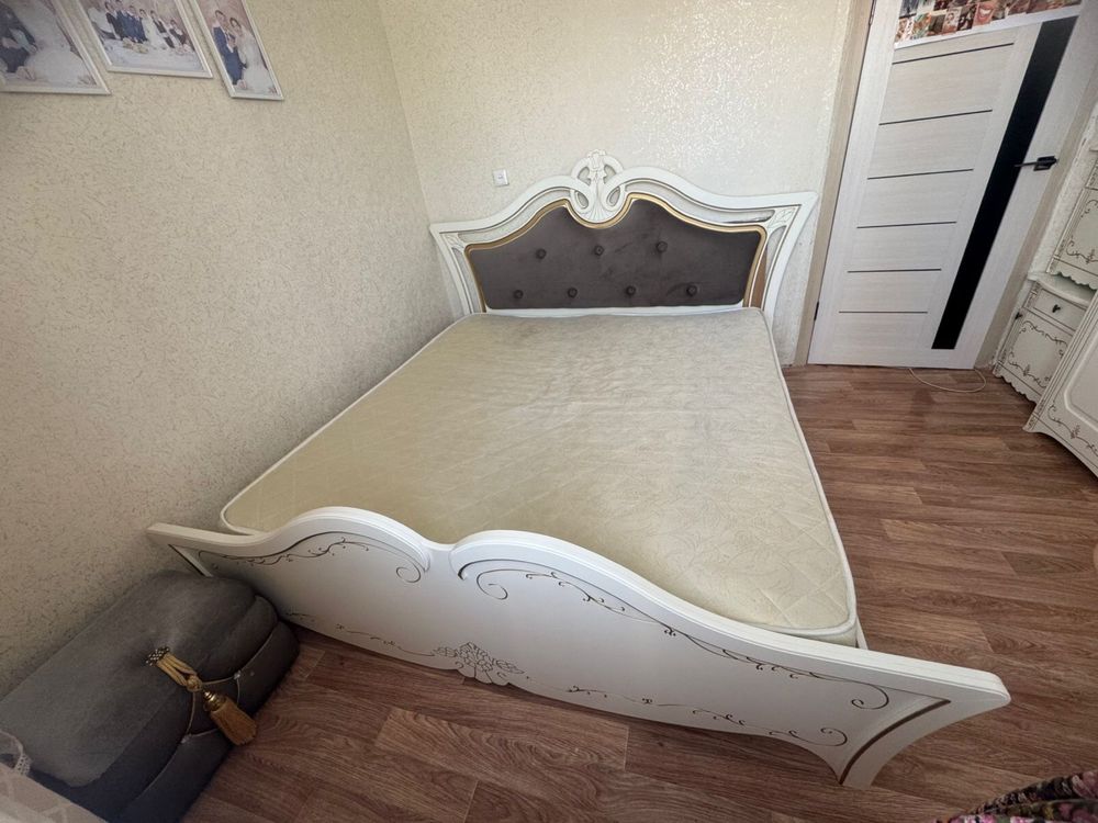 Кровать с матрасом