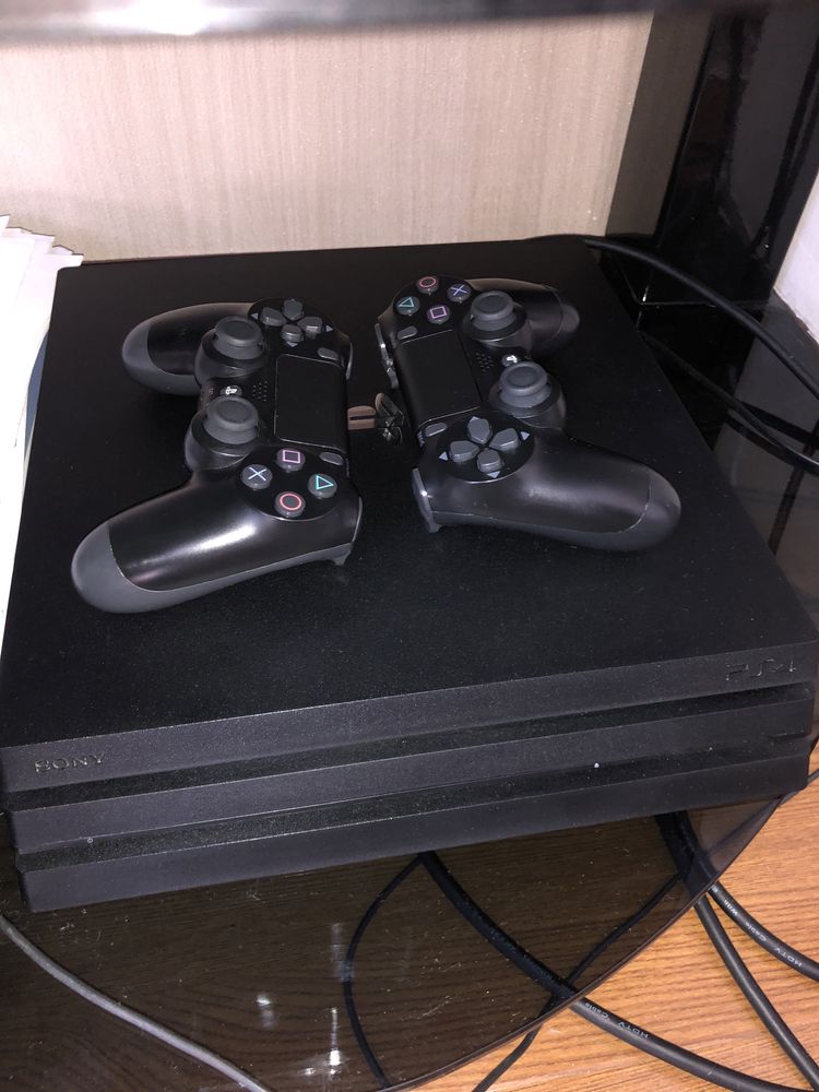 Продам Sony PlayStation 4 PRO 1 tb