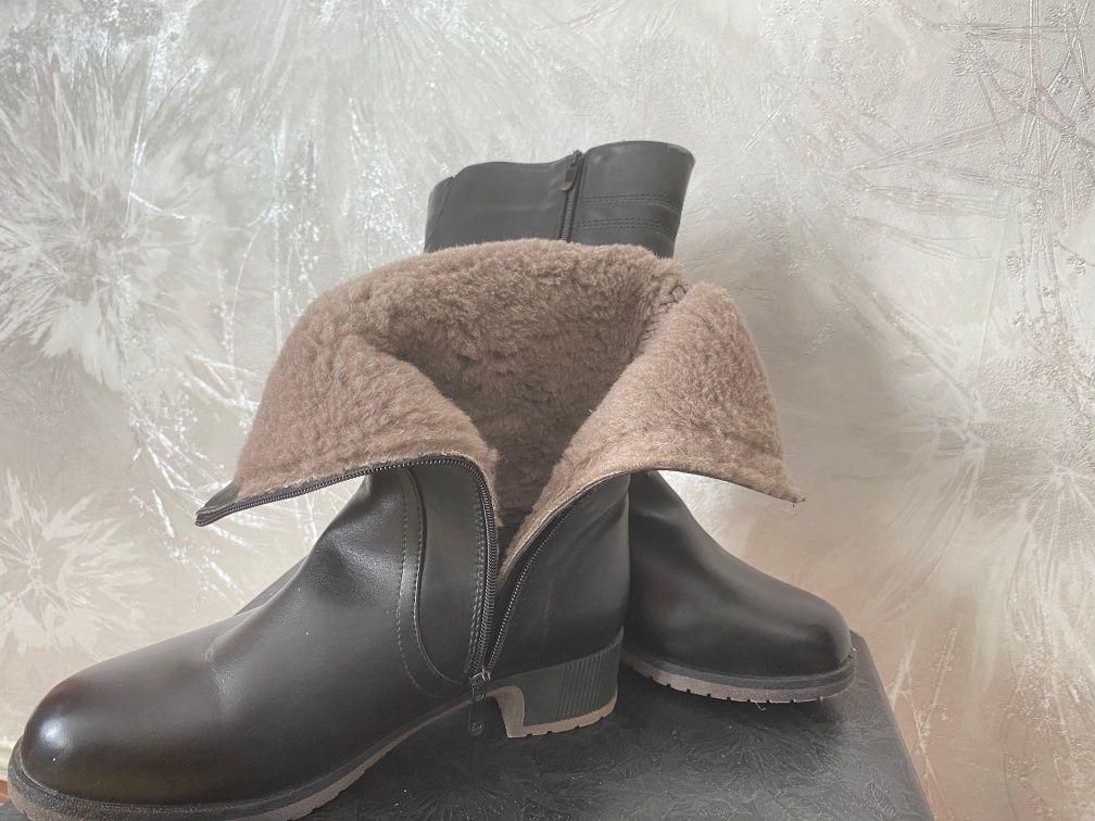 Продам женские сапоги