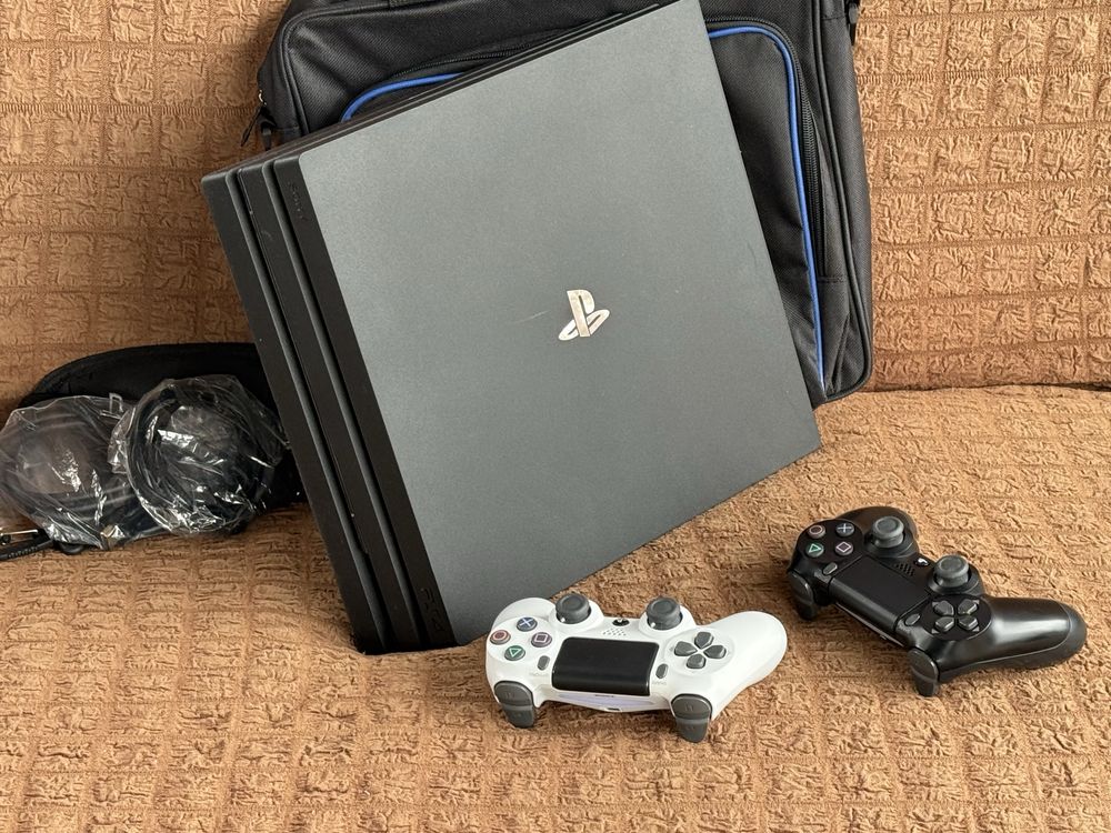 Sony PlayStation 4 Pro 1TB 4K +сумка,джойстик Sony PS 4 Pro 1TB