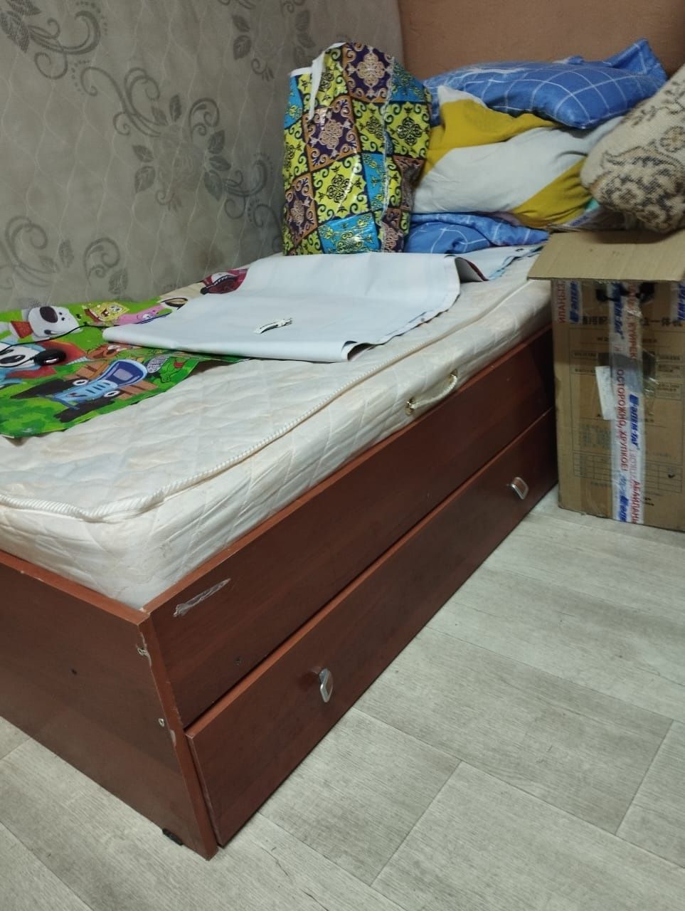 Продам кровать односпальную