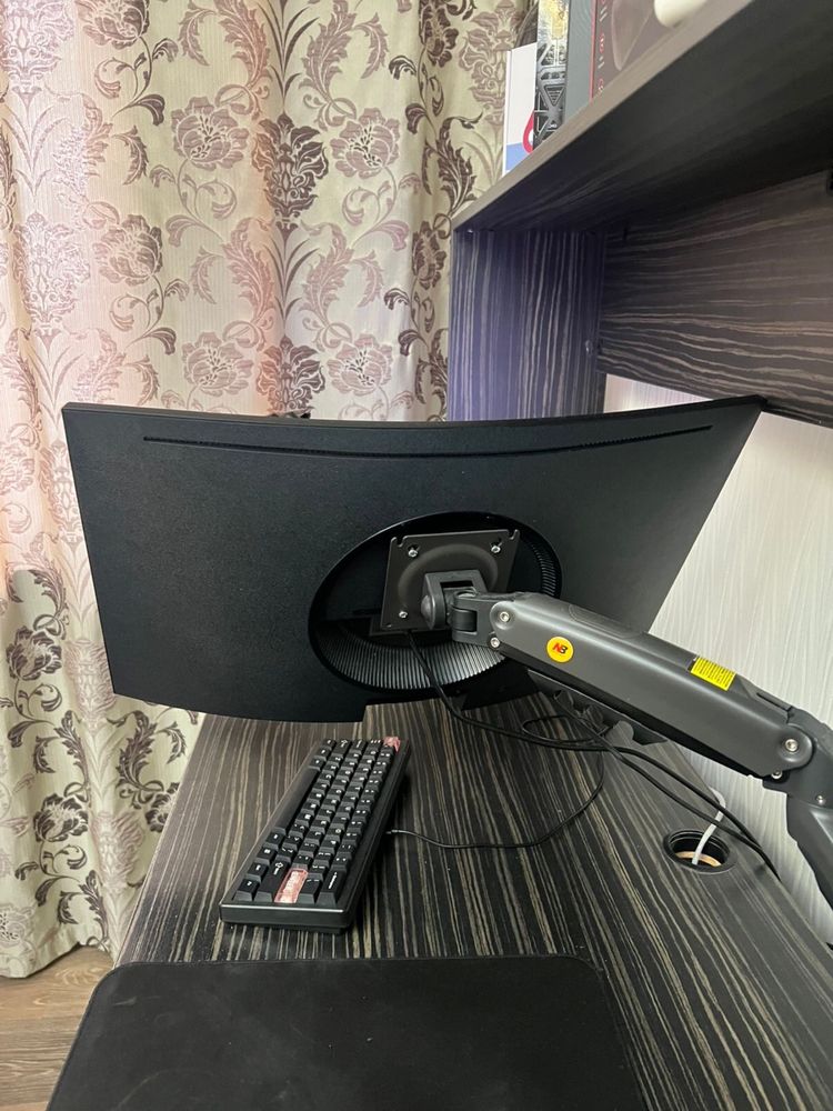 Монитор Samsung LC27RG50FQIXCI черный