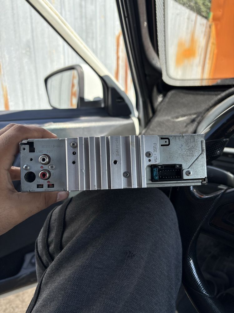 Продам магнитолу JVC