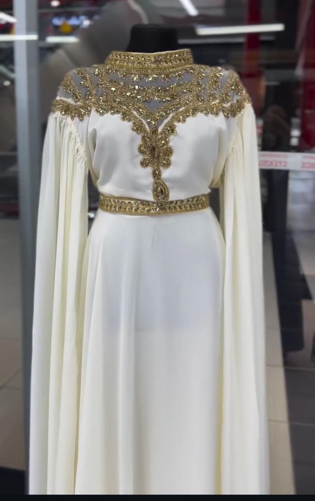 Вечерный көйлек сатылады