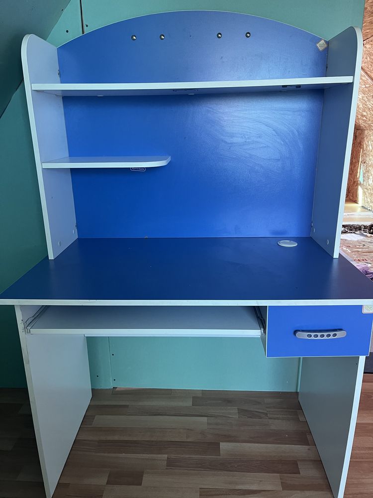 Продам кровать и парту