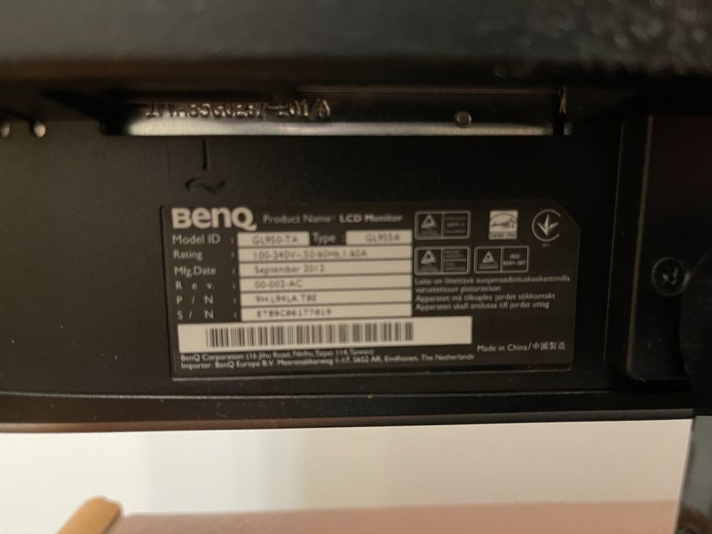 Продаю монитор Benq с диагональю 53 см