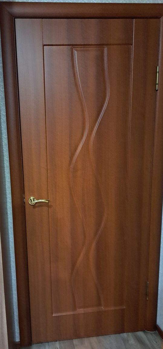 Продам межкомнатную дверь