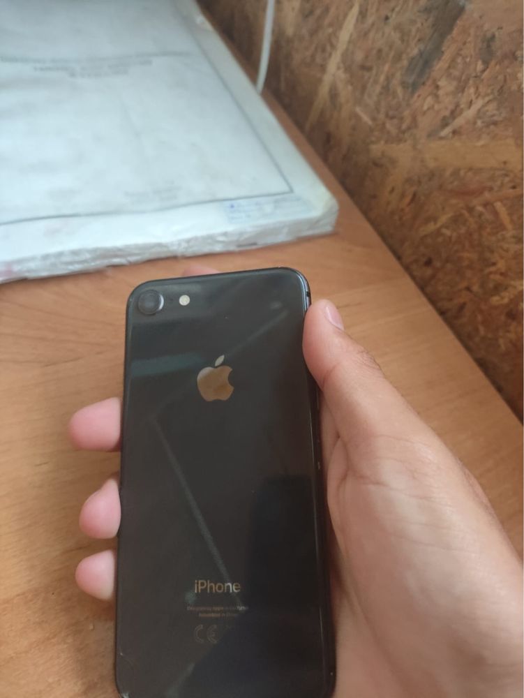 Айфон 8 в хорошем состояний
