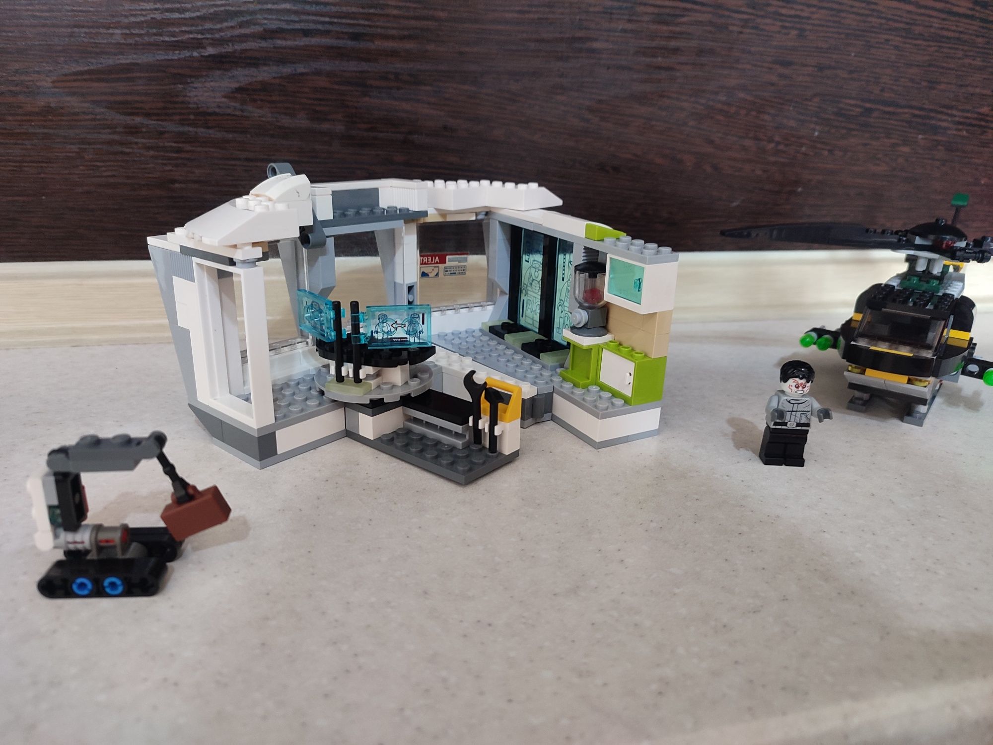 Конструктор Лего lego 76007 Airon Man нападение на особняк в Малибу