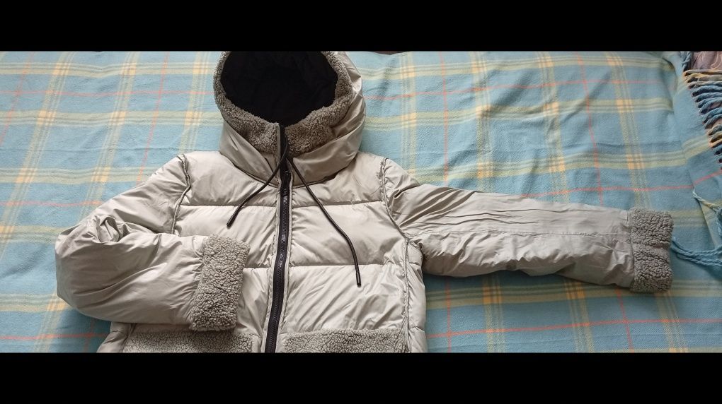 Продам женскую одежду.